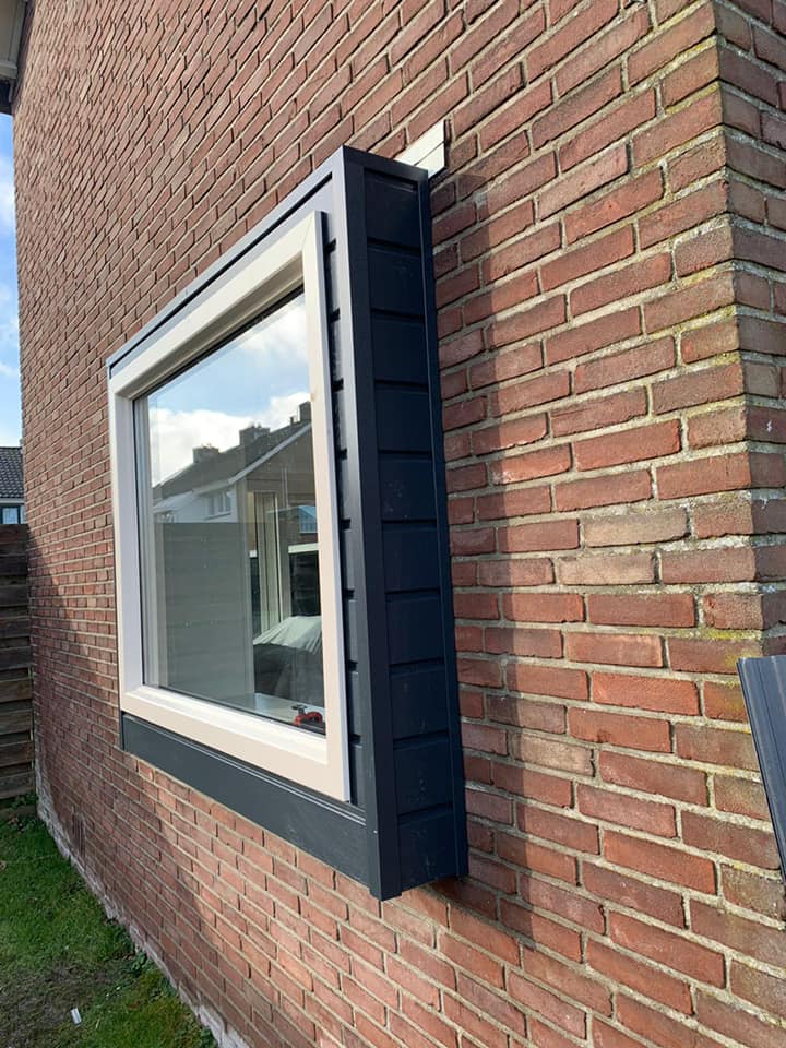 Referentieproject met kunststof kozijnen en voordeur, Delfzijl